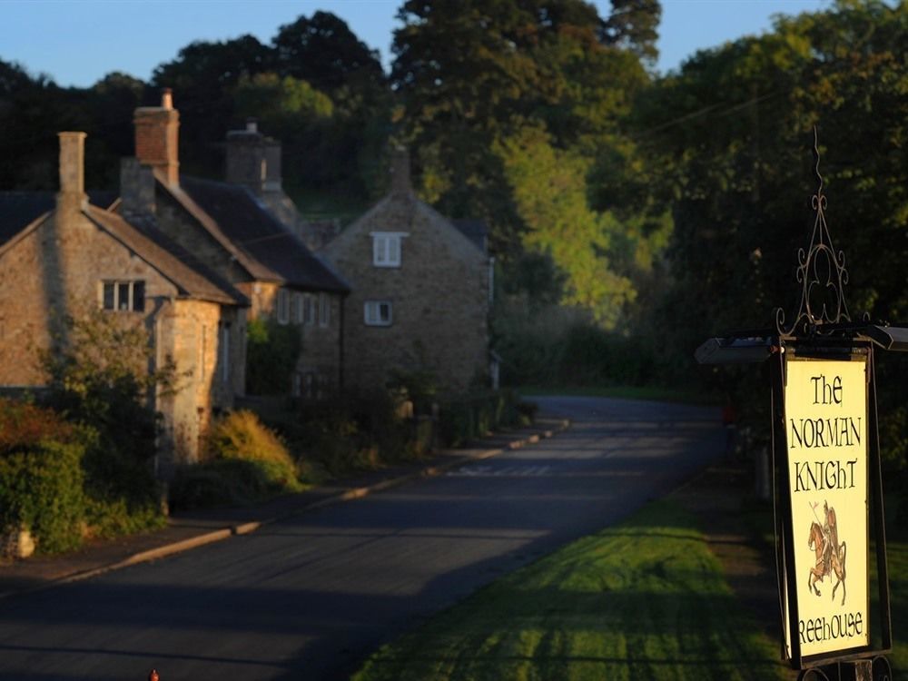The Norman Knight Whichford Hotel Long Compton Kültér fotó