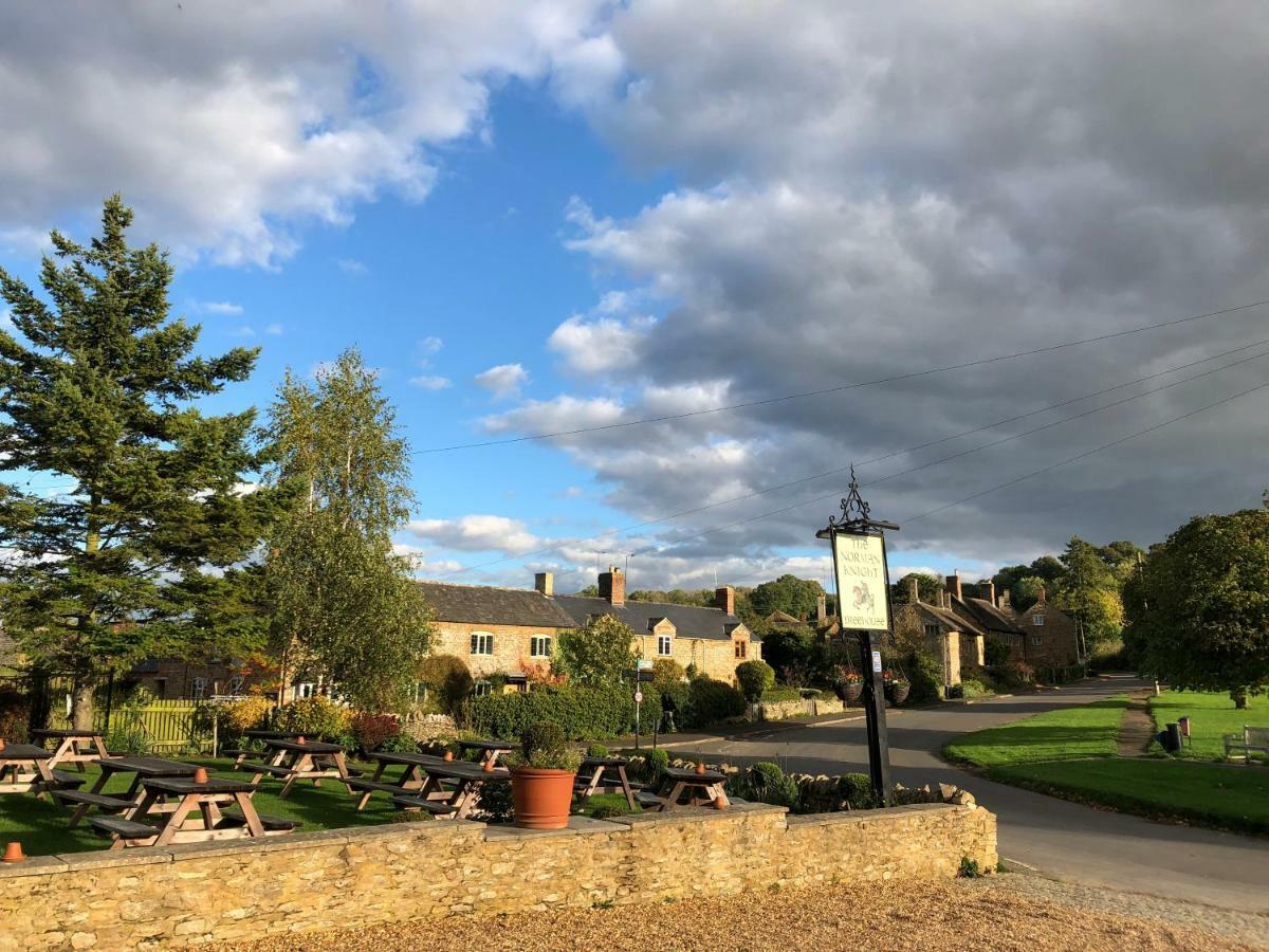 The Norman Knight Whichford Hotel Long Compton Kültér fotó
